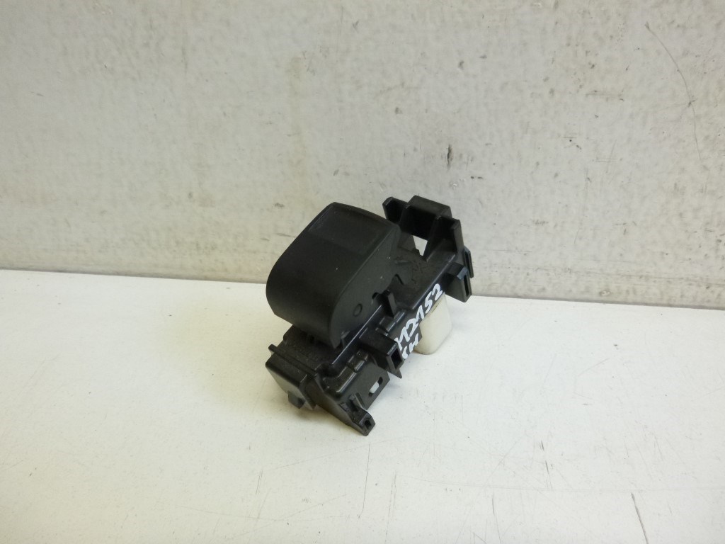 Toyota Verso-S jobb elsõ ablakemelõ kapcsoló 1. kép