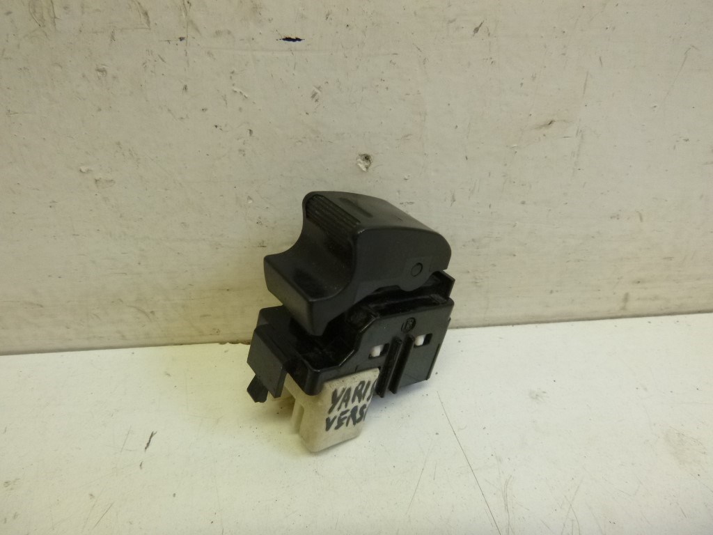 Toyota Yaris Verso jobb elsõ ablakemelõ kapcsoló 1. kép