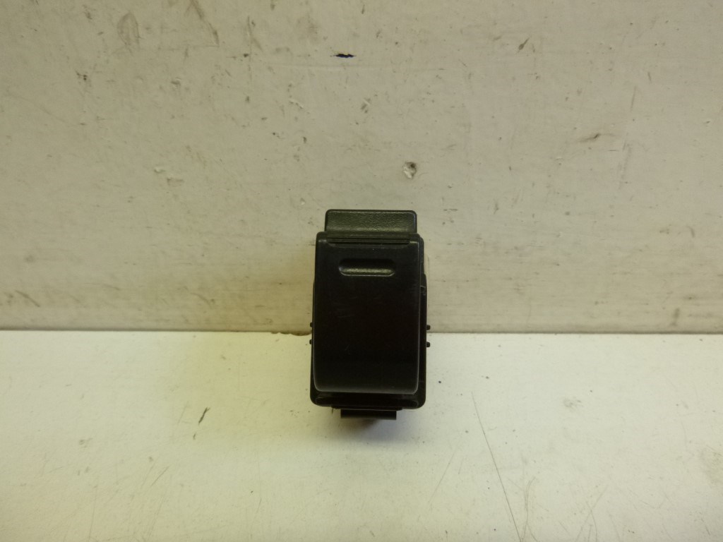 Toyota Yaris Verso jobb elsõ ablakemelõ kapcsoló 2. kép