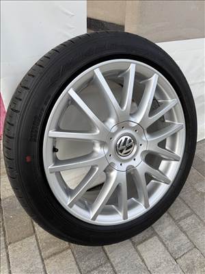  5x112, 17" használt gyári vw alufelni, rajta 225/45 újszerű Falken nyári gumi 
