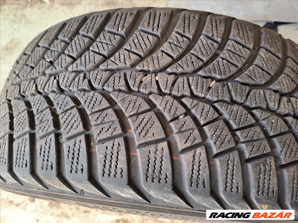 1db 235/50 R17 kumho Wintercraft WP71 Újszerű téli gumi eladó!  8mm minta  2. kép