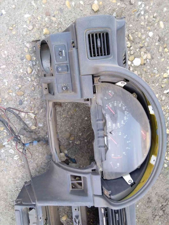 Suzuki Swift II 92-03 Mûszerfal Héj 2. kép