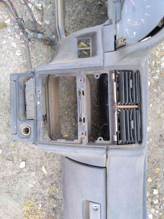 Suzuki Swift II 92-03 Mûszerfal Héj 3. kép