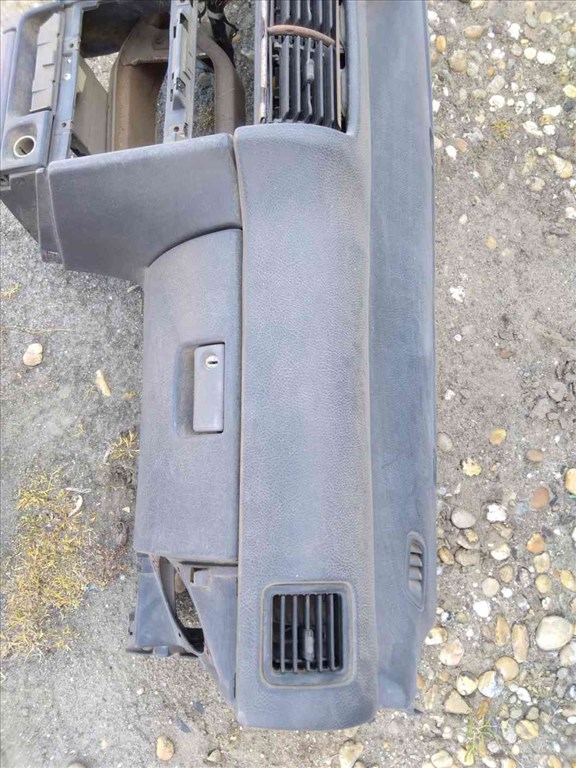 Suzuki Swift II 92-03 Mûszerfal Héj 4. kép