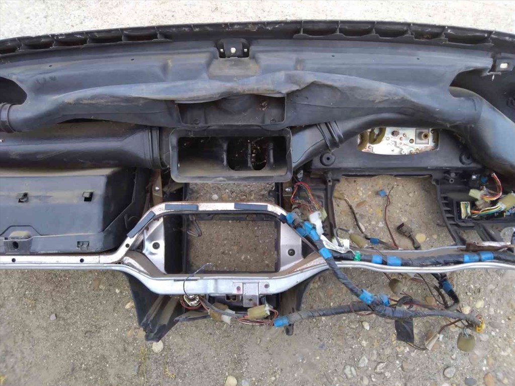 Suzuki Swift II 92-03 Mûszerfal Héj 8. kép