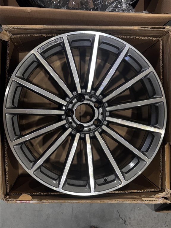 R20 Original Mercedes 11J ET20 - A290 401 0700 / A2904010700 1db felni alufelni 1. kép