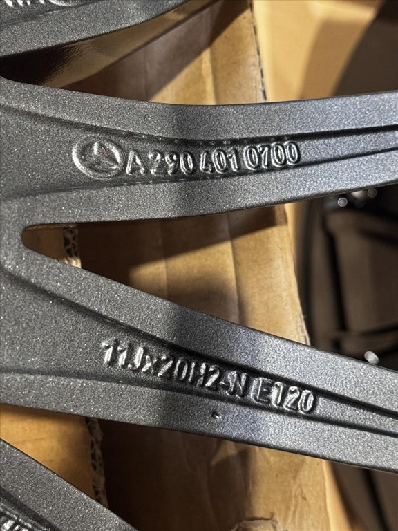 R20 Original Mercedes 11J ET20 - A290 401 0700 / A2904010700 1db felni alufelni 3. kép