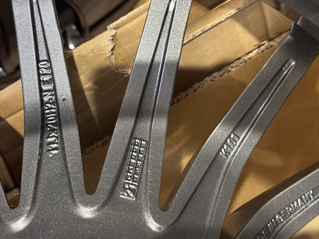 R20 Original Mercedes 11J ET20 - A290 401 0700 / A2904010700 1db felni alufelni 4. kép