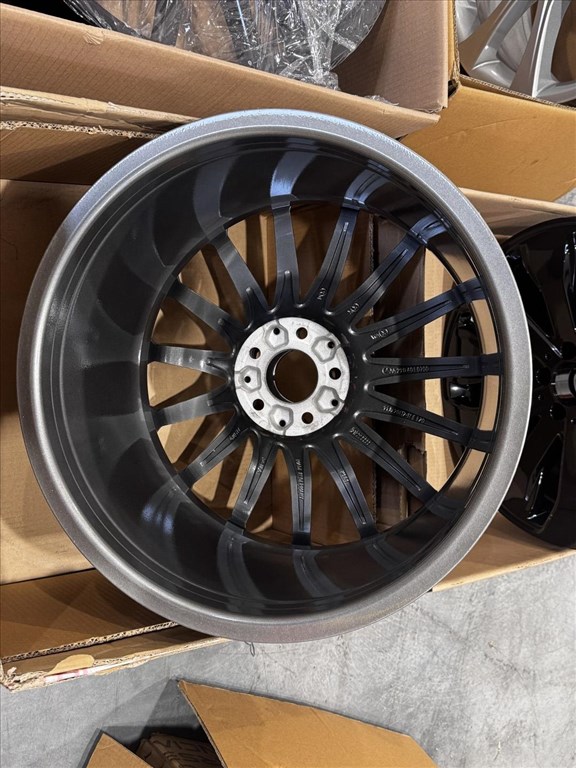 R20 Original Mercedes 11J ET20 - A290 401 0700 / A2904010700 1db felni alufelni 6. kép