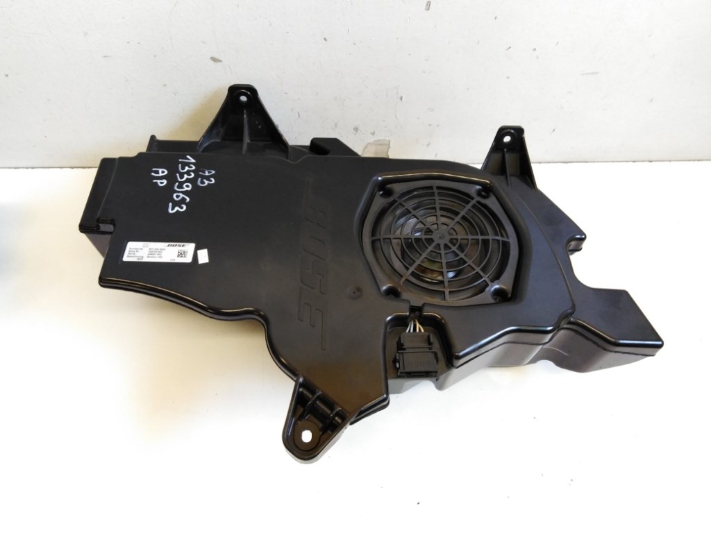 Audi A3 3 ajtós (8P) bal hátsó hangszóró csomagtérbe 8P3035382C 1. kép