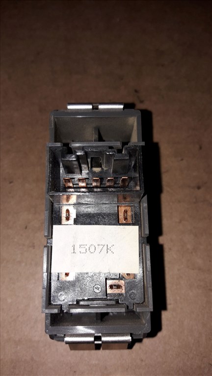 Suzuki Vitara Jobb Hátsó Ablakemelõ Kapcsoló 2. kép