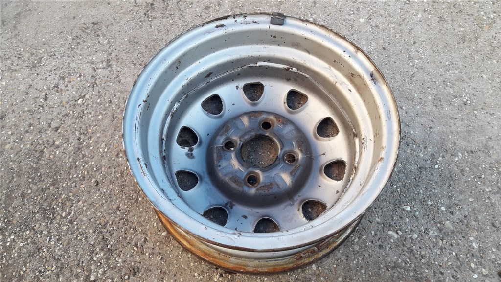 Skoda Felicia <p>Felni méret: 13"</p><p>Felni szélesség: 4.5</p><p>Furatszám: 4</p><p>Osztókör: 100.0</p><p>ET szám: ET38</p><p>Agy Átmérõ: 57.1</p><p>Állapot: Normál</p><p>Érdeklõdéskor hivatkozzon erre: KIN-57189</p><p>Bármire van szüksége hívjon bizalommal!<br>Kizárólag munkaidõben hétfõtõl - péntekig 8-12 13-16 óráig!<br>Alkatrészek széles választékban!<br>Hivatalos Regisztrált Autobontó Kecel!<br>Vásároljon Megbízható Helyrõl Beszerelési Garanciával Profiktól!</p> 1. kép