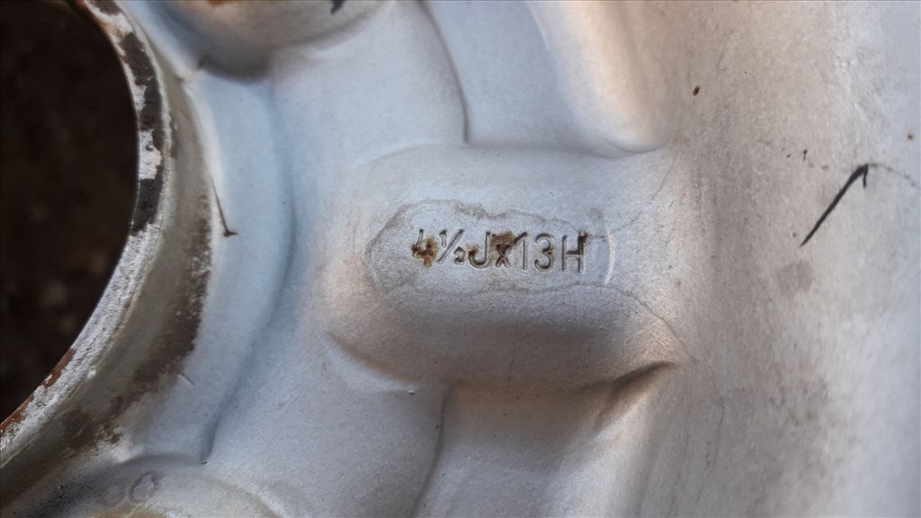 Skoda Felicia <p>Felni méret: 13"</p><p>Felni szélesség: 4.5</p><p>Furatszám: 4</p><p>Osztókör: 100.0</p><p>ET szám: ET38</p><p>Agy Átmérõ: 57.1</p><p>Állapot: Normál</p><p>Érdeklõdéskor hivatkozzon erre: KIN-57189</p><p>Bármire van szüksége hívjon bizalommal!<br>Kizárólag munkaidõben hétfõtõl - péntekig 8-12 13-16 óráig!<br>Alkatrészek széles választékban!<br>Hivatalos Regisztrált Autobontó Kecel!<br>Vásároljon Megbízható Helyrõl Beszerelési Garanciával Profiktól!</p> 2. kép