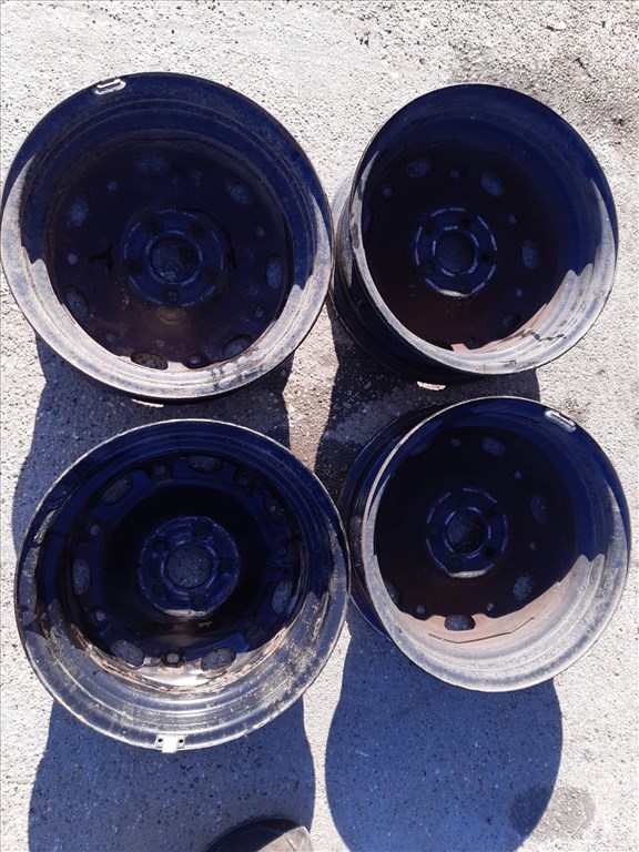 Skoda Fabia <p>Gyáriszám:<br>6Q0 601 027 C</p><p>Felni méret: 14"</p><p>Felni szélesség: 5.0</p><p>Furatszám: 5</p><p>Osztókör: 100.0</p><p>ET szám: ET35</p><p>Agy Átmérõ: 57.0</p><p>Állapot: Normál</p><p>Érdeklõdéskor hivatkozzon erre: KIN-40088</p><p>Bármire van szüksége hívjon bizalommal!<br>Kizárólag munkaidõben hétfõtõl - péntekig 8-12 13-16 óráig!<br>Alkatrészek széles választékban!<br>Hivatalos Regisztrált Autobontó Kecel!<br>Vásároljon Megbízható Helyrõl Beszerelési Garanciával Profiktól!</p> 25000 2. kép