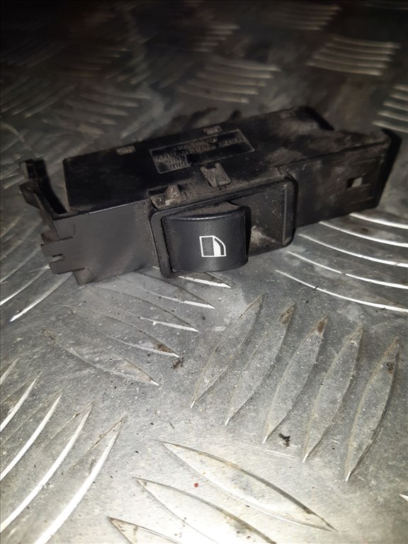 BMW 320D E46 Jobb Elsõ Ablakemelõ Kapcsoló 6 902 176 1. kép