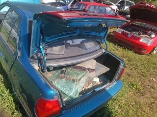 SUZUKI SWIFT II Ferdehátú (EA, MA) Bal hátsó Vízlehúzó Gumicsík 4. kép