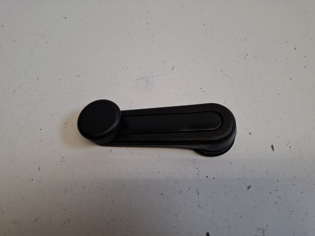 Toyota Yaris (XP130) ablakemelõkar (ablakemelõ kar) 6926002020 1. kép