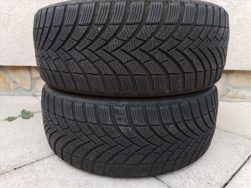  205/4517" újszerű Semperit téli gumi 2 db 1. kép