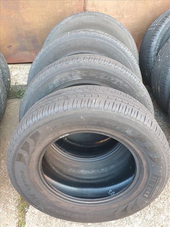  235/6517" használt Pirelli nyári gumi gumi 1. kép