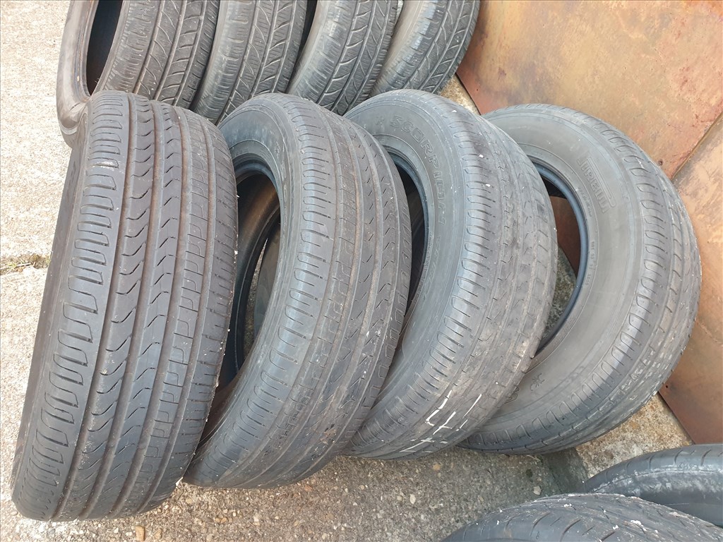  235/6517" használt Pirelli nyári gumi gumi 2. kép