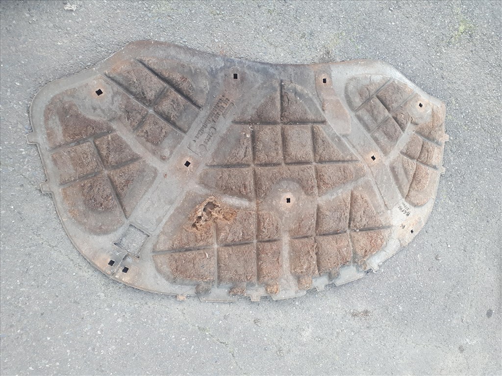 Volkswagen Passat B6 gépháztető szigetelés  2. kép