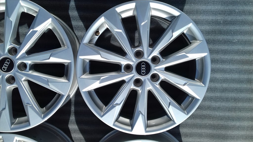  5x112 lyukosztású 7JJ 18" újszerű Audi (gyári felni) alufelni 2. kép
