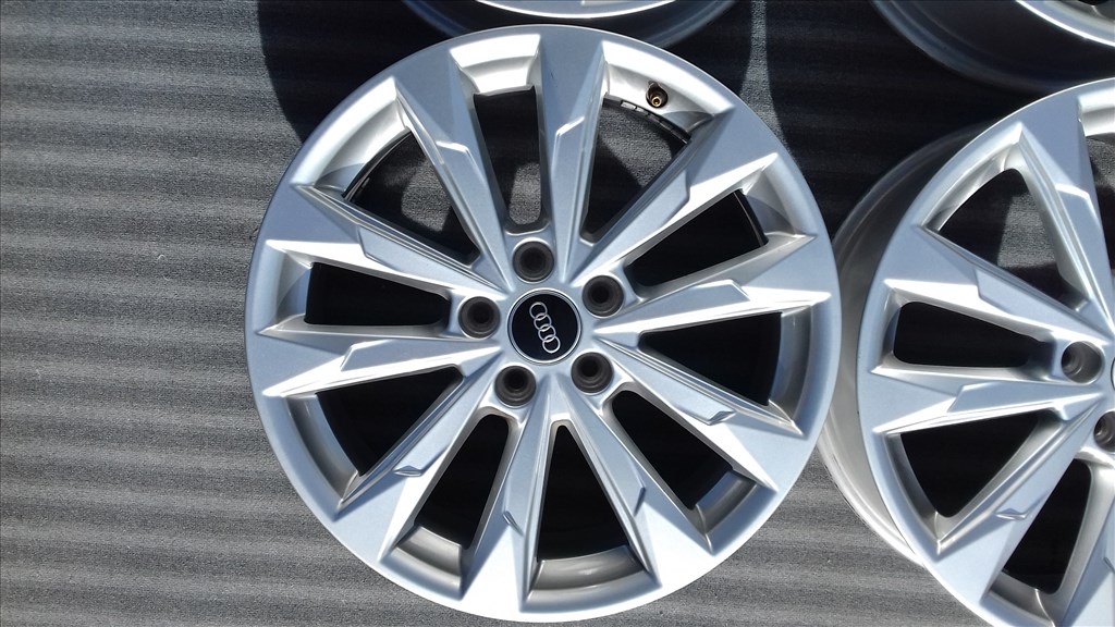  5x112 lyukosztású 7JJ 18" újszerű Audi (gyári felni) alufelni 4. kép