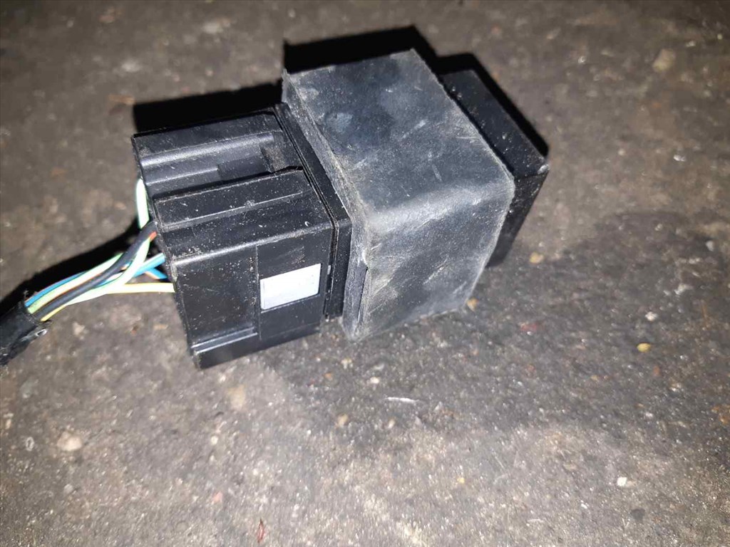 Suzuki Ignis 03-07 Elsõ Ablaktörlõ Relé 90 069 864 1. kép