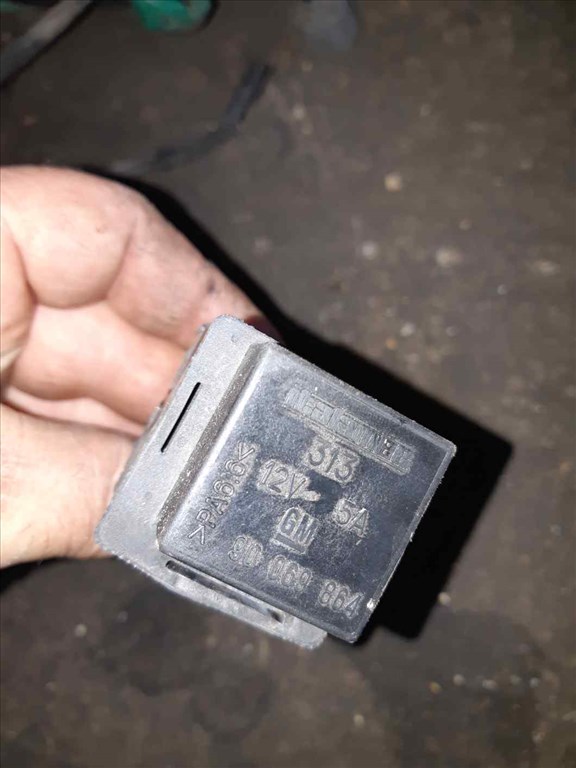 Suzuki Ignis 03-07 Elsõ Ablaktörlõ Relé 90 069 864 2. kép