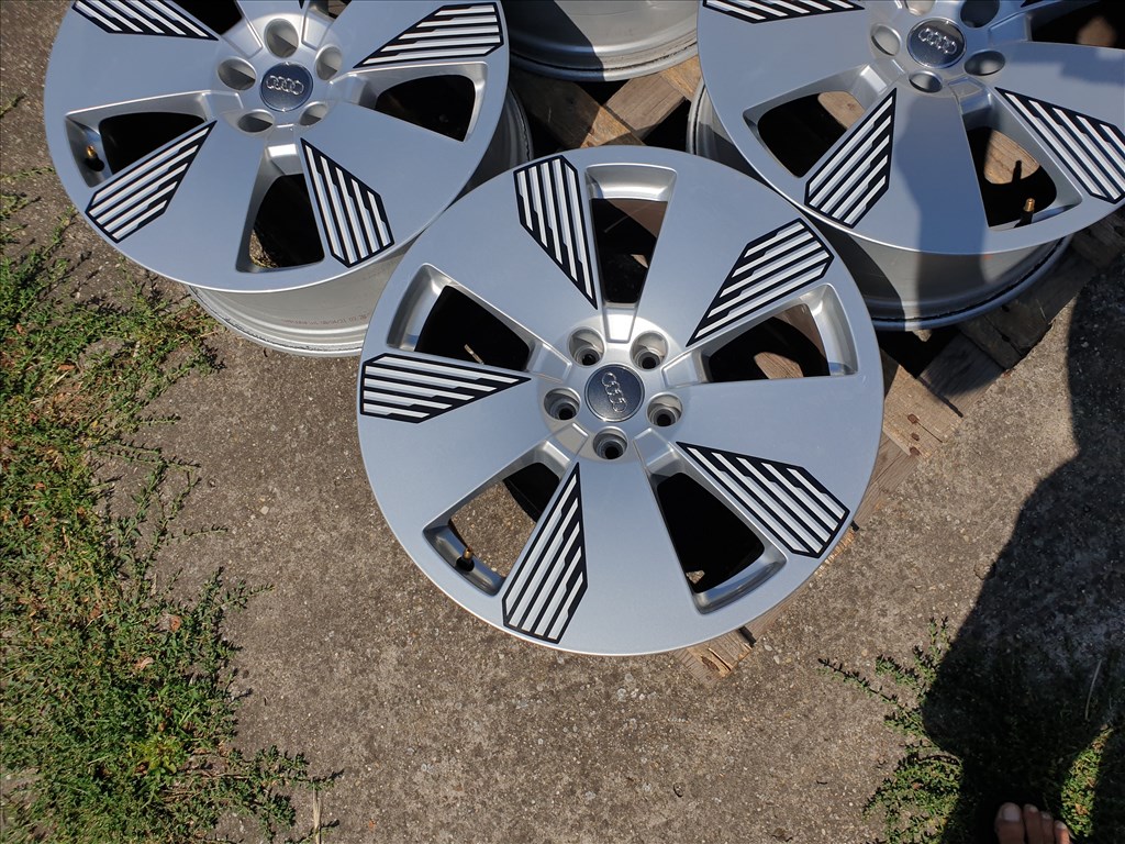 19" 5x112 Audi E-tron 4. kép
