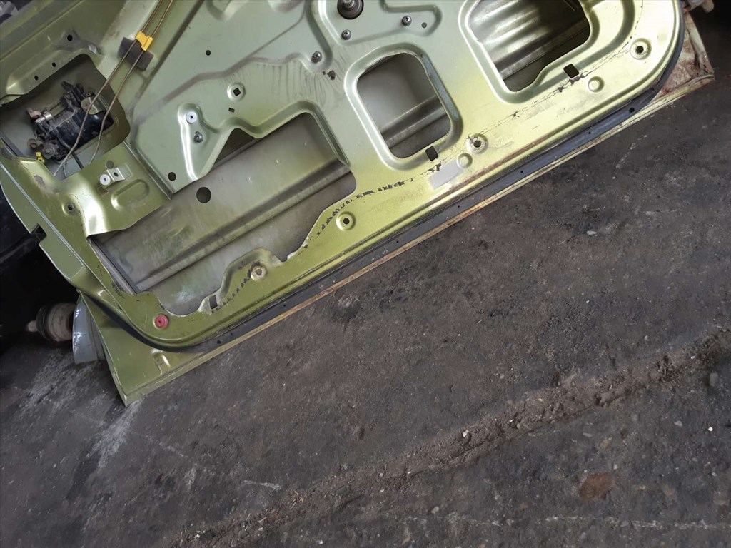 Suzuki Swift II 92-96 Bal Elsõ Ajtó 4. kép