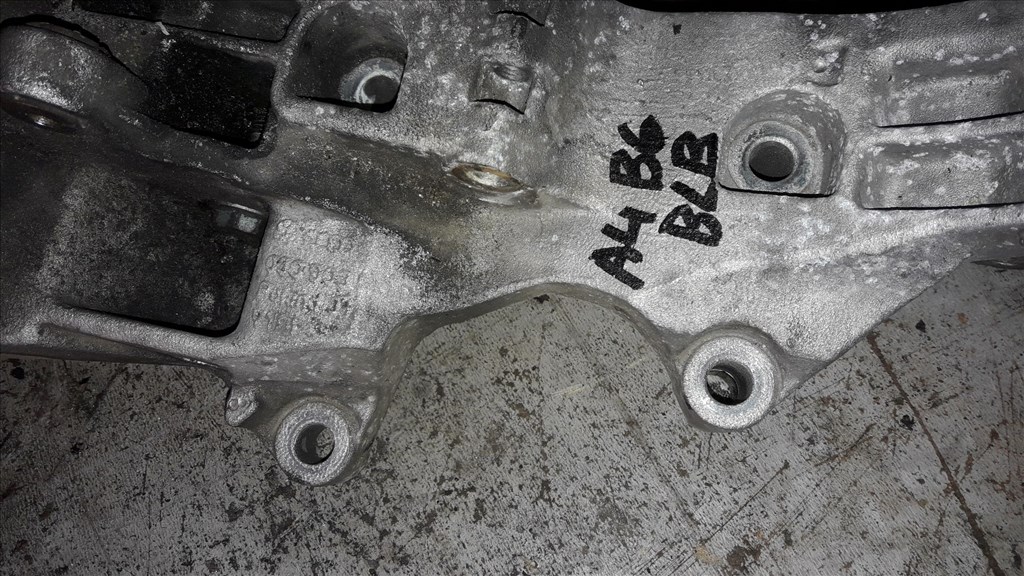 Audi A4 B7 Kormányszervó Szivattyú Tartó Bak 4. kép