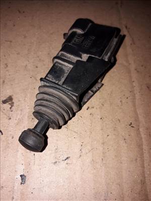 Opel Frontera A Csomagtérajtó Nyitó 90 355 463