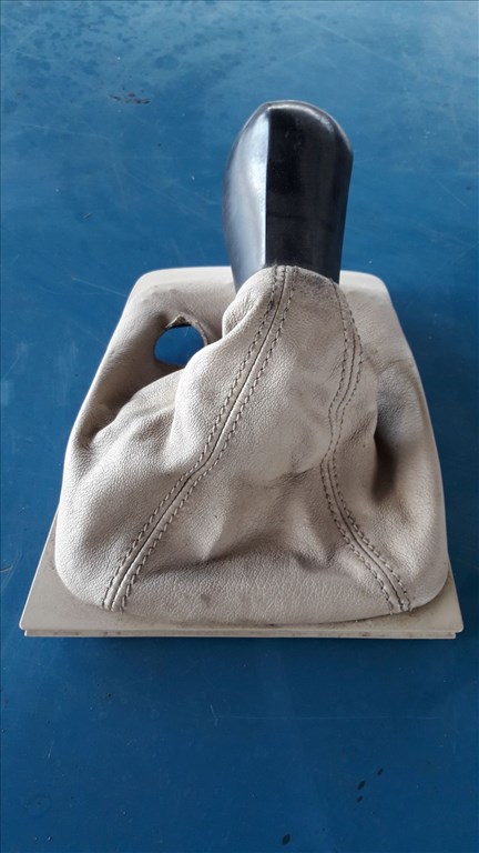 Skoda Octavia II Váltó Gomb  Váltó Szoknya 1Z1 711 113 G 2. kép