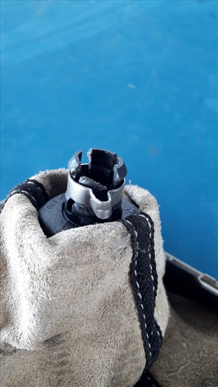 Skoda Octavia II Váltó Gomb  Váltó Szoknya 1Z1 711 113 G 5. kép