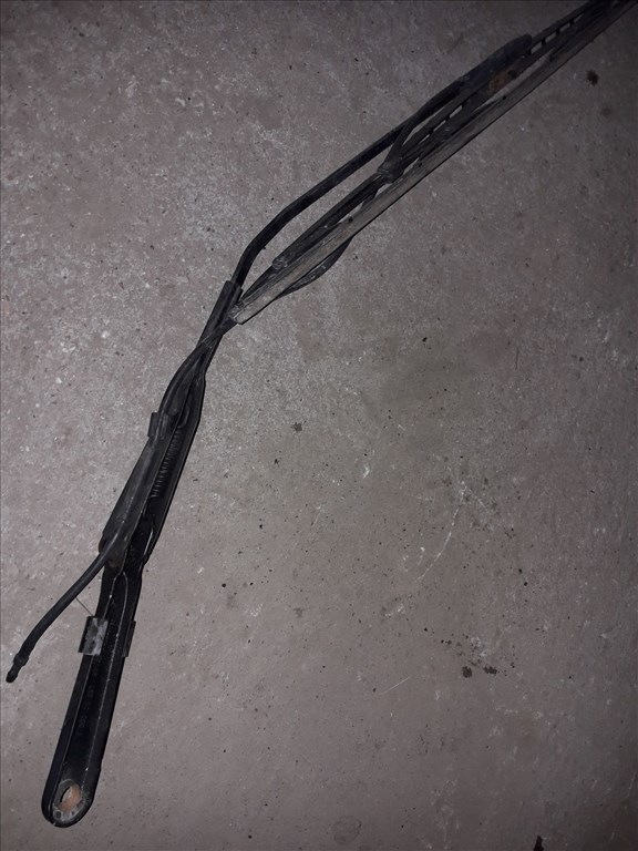 Iveco Daily Jobb Elsõ Ablaktörlõ Kar 2. kép