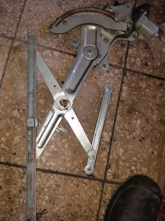 Suzuki Swift III 04-10 Bal Elsõ Ablakemelõ Szerkezet Elektromos 2. kép