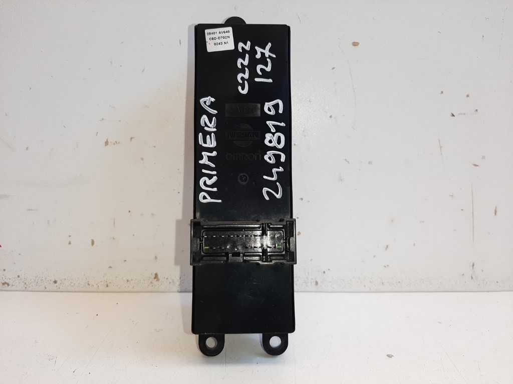 Nissan Primera bal elsõ ablakemelõ kapcsoló 25401AV640 2. kép