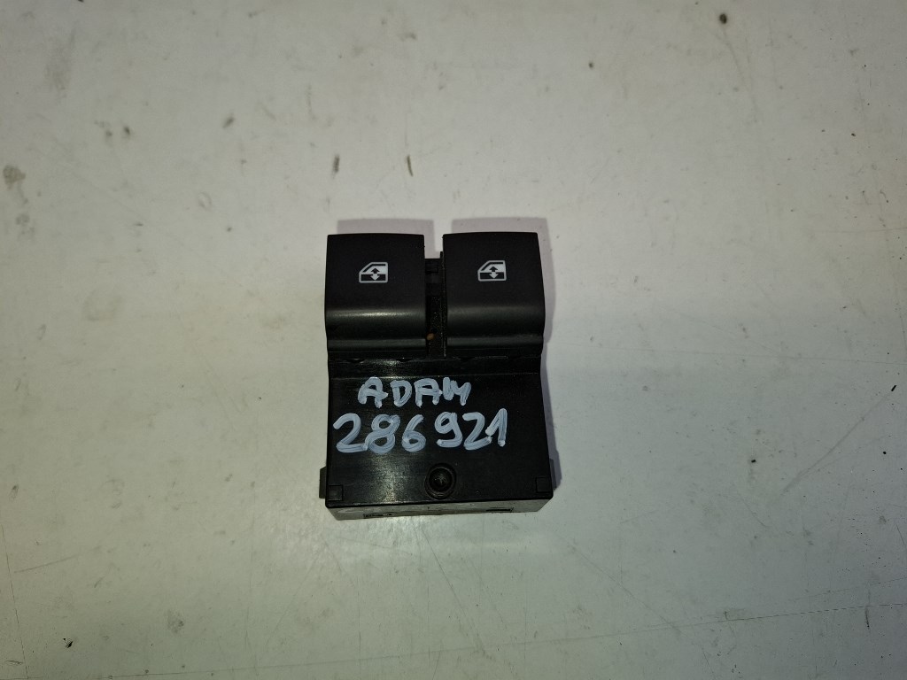 Opel Adam bal elsõ ablakemelõ kapcsoló 13360335 1. kép
