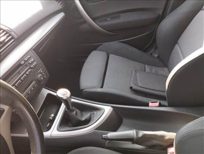 BMW E87 Sport belső eladó.Combtámaszos