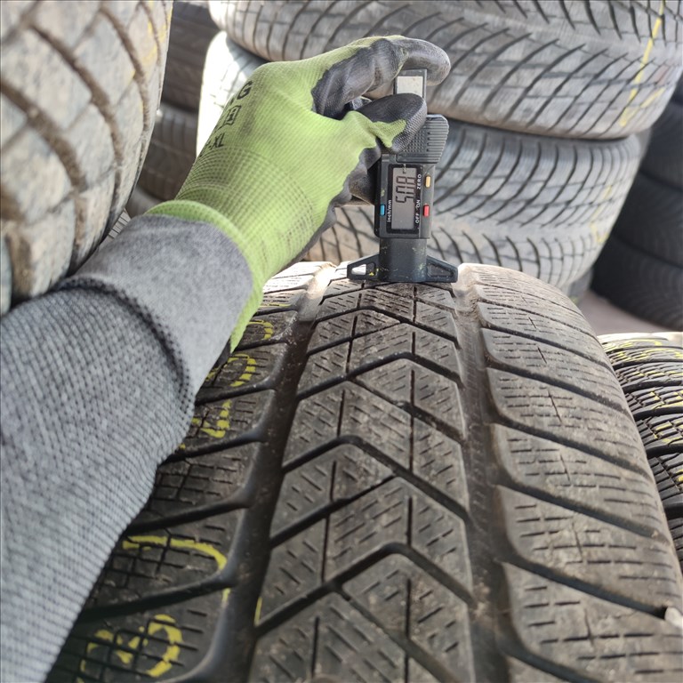  235/55 R18 Pirelli téli gumi 89000ft a 4db/293/ 1. kép