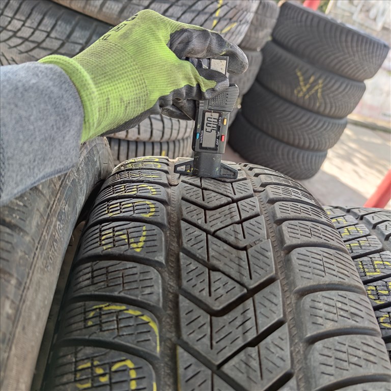  235/55 R18 Pirelli téli gumi 89000ft a 4db/293/ 2. kép