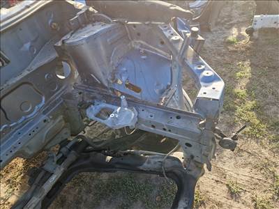  NISSAN X-TRAIL T32 bal első negyed, nyúlvány