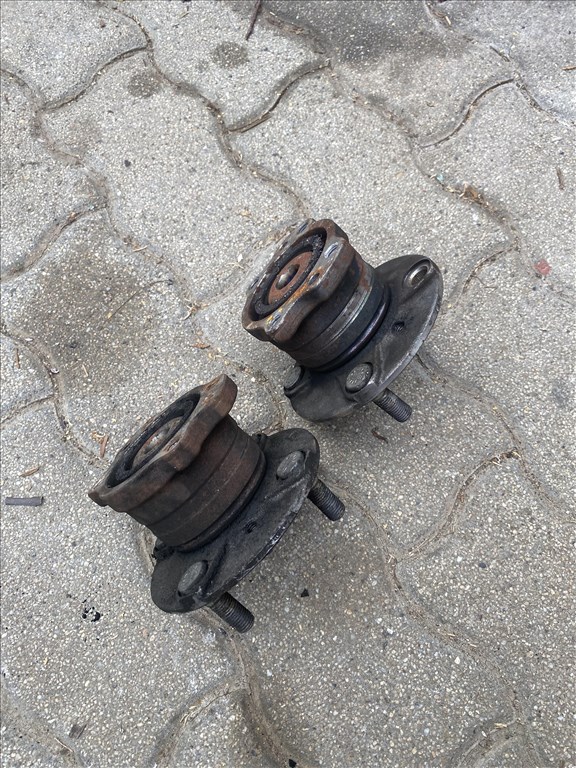 Ford B-Max Mk1 1.6 tdci bal jobb hátsó kerékagy  1. kép