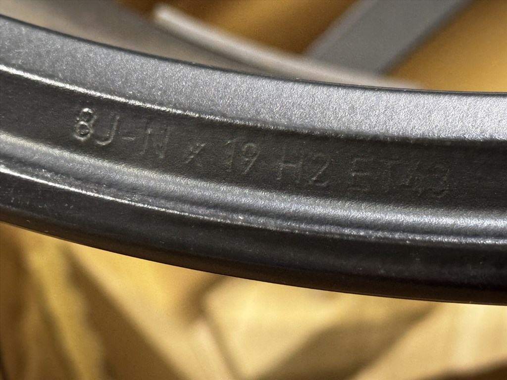 R19 Orignal Seat 8j ET43 - 5FA 601 025AF /  5FA601025AF 1db felni alufelni 2. kép