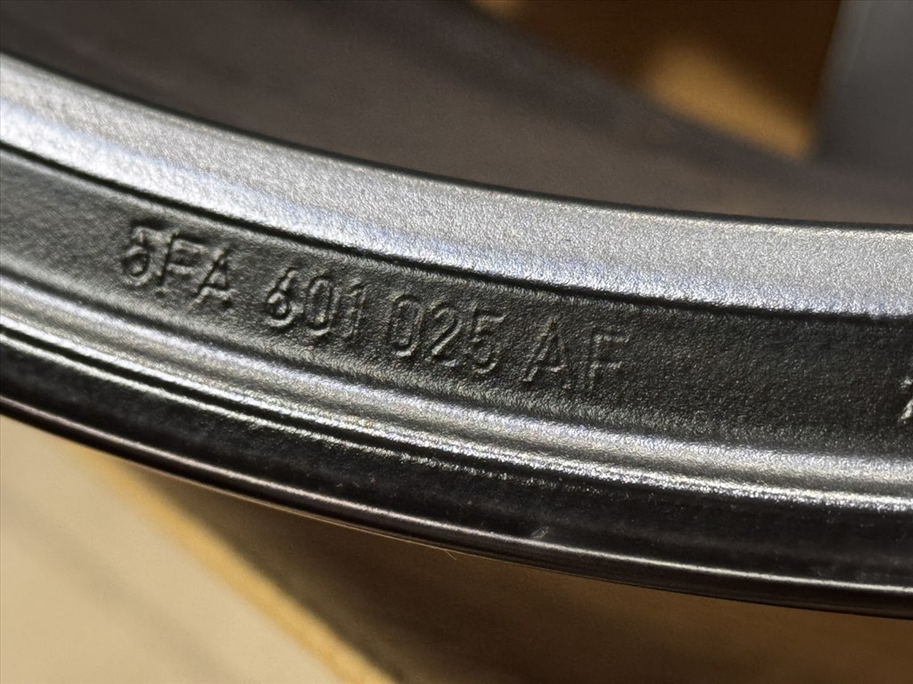 R19 Orignal Seat 8j ET43 - 5FA 601 025AF /  5FA601025AF 1db felni alufelni 4. kép