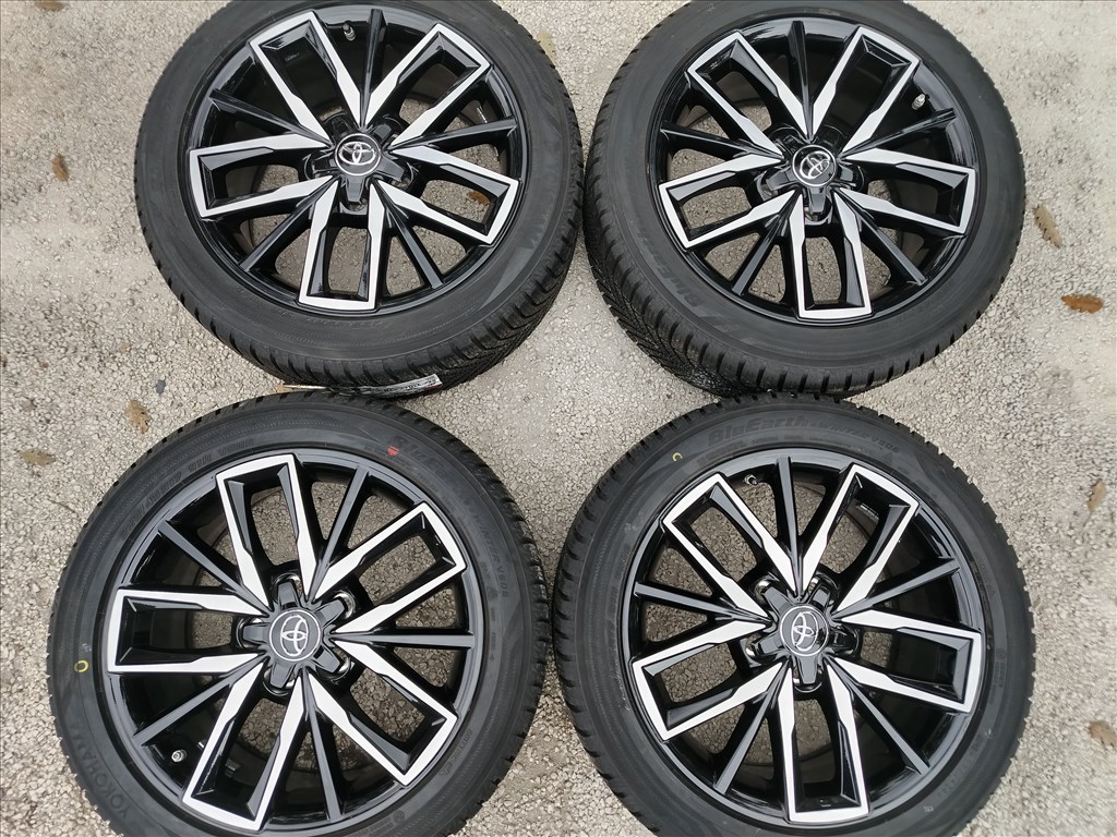 Toyota Corolla 17" (gyári felni) alufelni, 225/45r17 új Yokohama téli gumi  1. kép