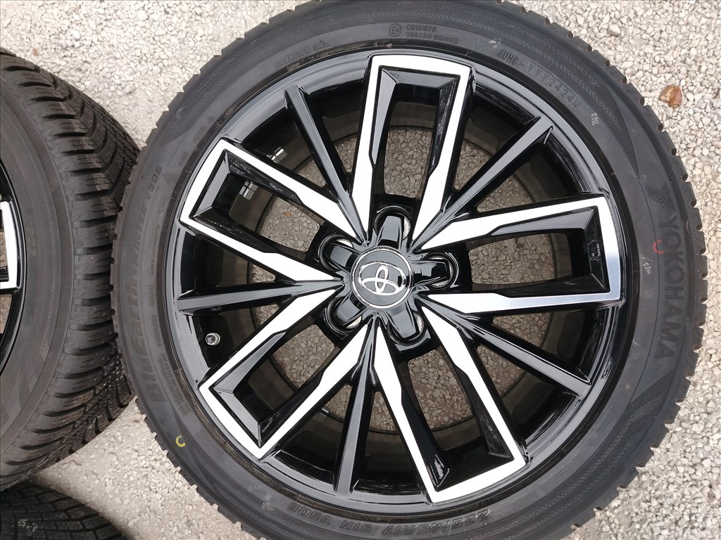 Toyota Corolla 17" (gyári felni) alufelni, 225/45r17 új Yokohama téli gumi  2. kép