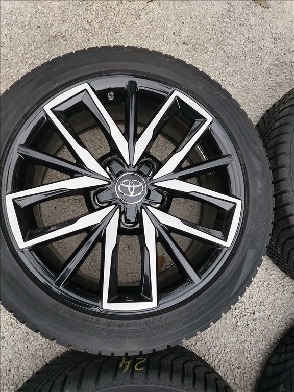 Toyota Corolla 17" (gyári felni) alufelni, 225/45r17 új Yokohama téli gumi  4. kép