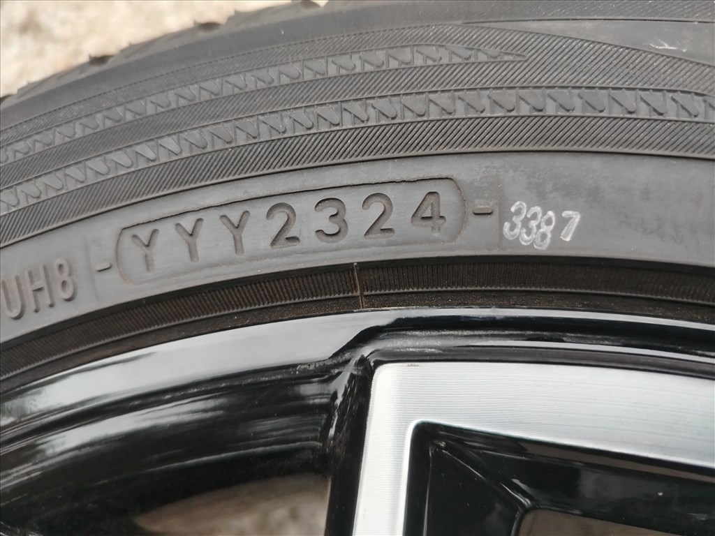 Toyota Corolla 17" (gyári felni) alufelni, 225/45r17 új Yokohama téli gumi  6. kép